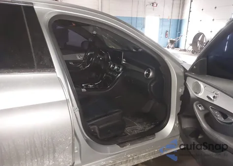 2015 Mercedes-Benz C 300 Sport 4Matic из США, поврежденный, VIN 55SWF4KB1FU083767